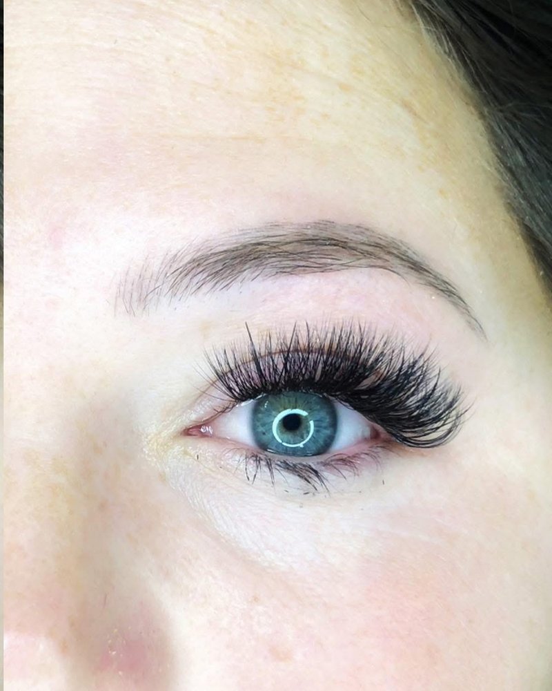 Lash extensions, by Yaqui Cortez